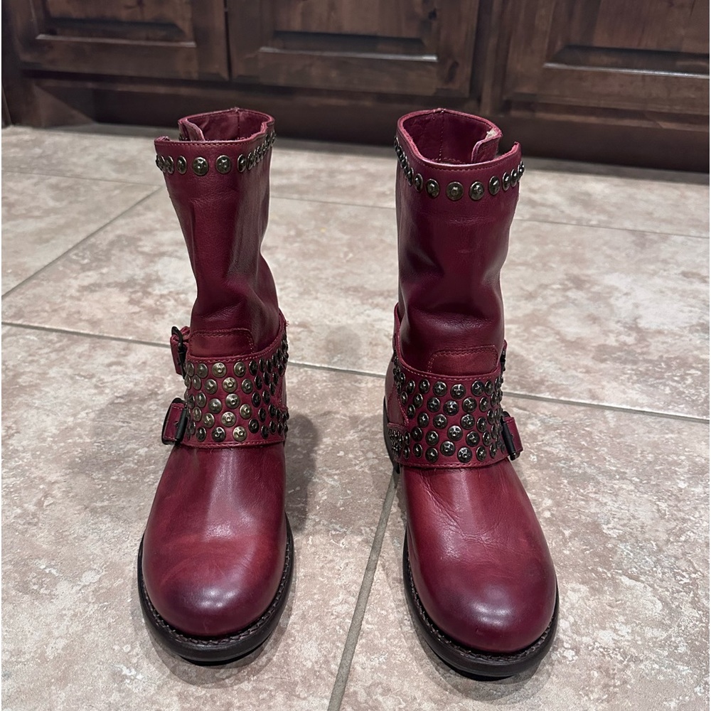 Frye Jenna Studded Disc Short Burnt Red Leather Boots.